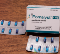 �����Զ෢�Թ����������ܷ�ʹ�ò����Ȱ�(Pomalidomide)����